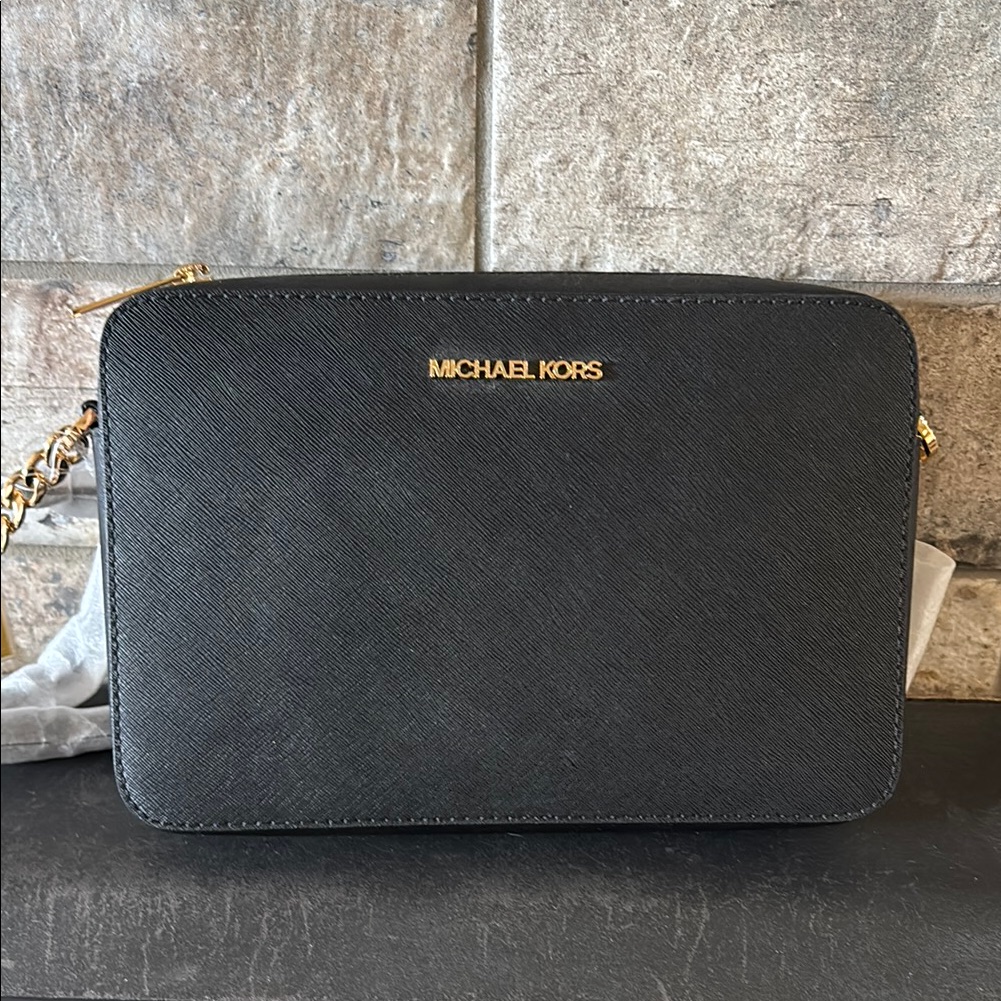 Nwt Michael Kors Jet Set Travel. Black And Gold Chain Crossbody
